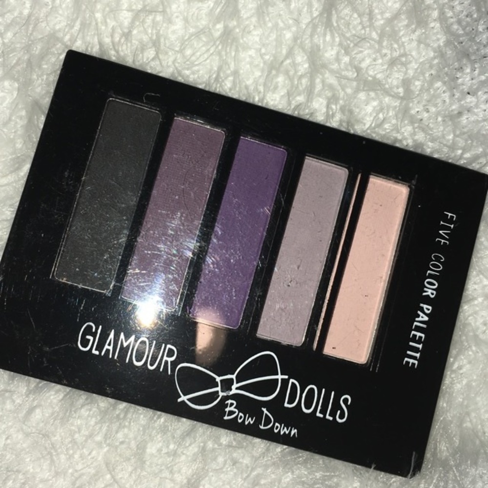 NEW Glamour Dolls bow down eyeshadow palette!